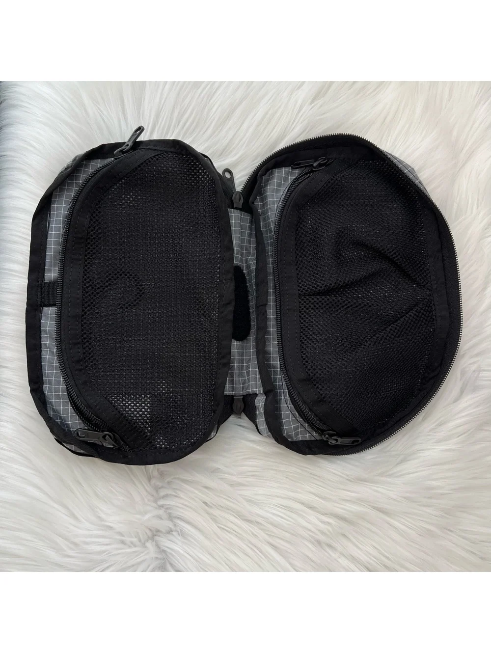 Tom Bihn Standard Spiff Kit Gray Grid Hanging Travel Toiletry Bag USA